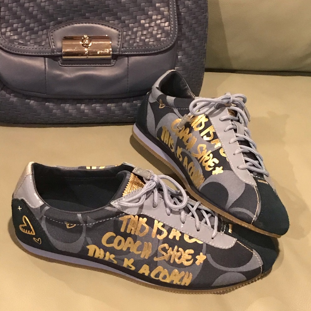 Coach classic signature lace up sneakers! ❤️